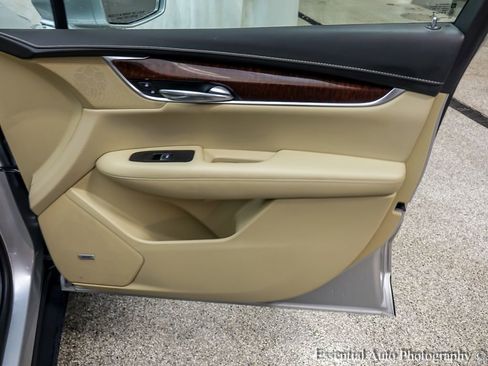 Used 2017 Cadillac XT5 Luxury w/ Driver Awareness Package AWD/4WD image 28