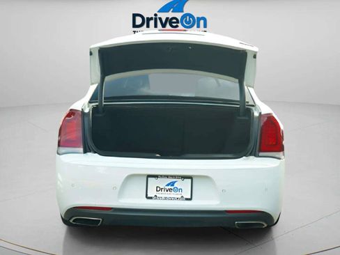 Used 2021 Chrysler 300 Touring L image 9