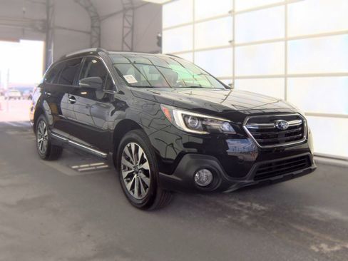 Used 2018 Subaru Outback 2.5i Touring AWD/4WD image 2