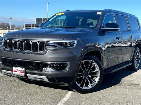 Used 2024 Jeep Wagoneer L Series II w/ Premium Group I image 1