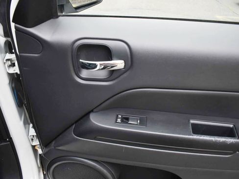 Used 2014 Jeep Patriot High Altitude FWD image 40