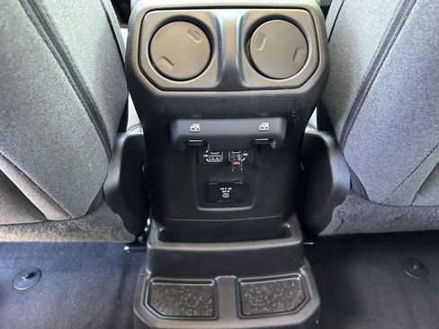 Used 2025 Jeep Wrangler Unlimited Sahara AWD/4WD image 17