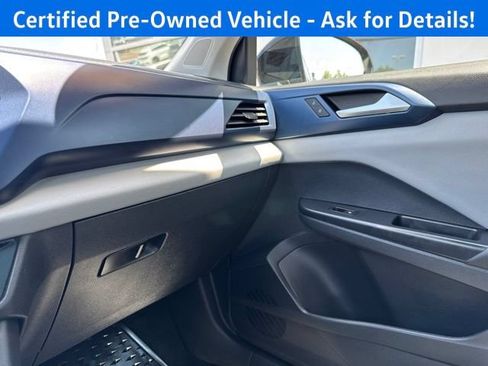 Used 2023 Volkswagen Taos SE w/ Panoramic Sunroof Package AWD/4WD image 17