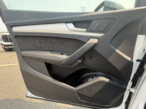 Used 2019 Audi SQ5 Premium Plus w/ Premium Plus Package AWD/4WD image 24