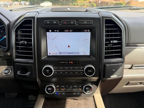 Used 2019 Ford Expedition Limited w/ Equipment Group 301A AWD/4WD image 26