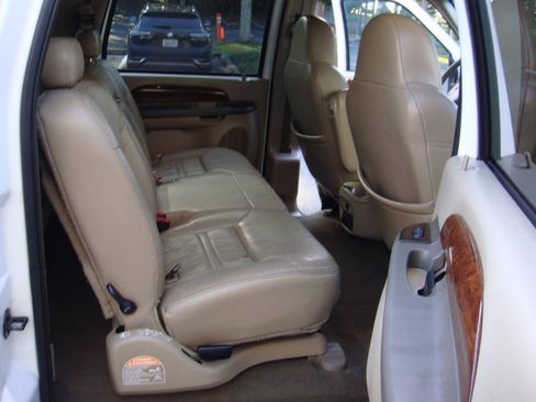 Used 2001 Ford Excursion Limited AWD/4WD image 16