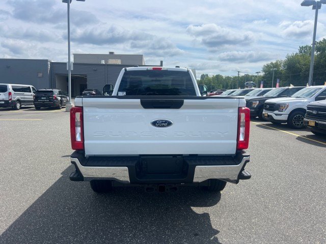 New 2026 Ford F350 XLT w/ FX4 Off-Road Package AWD/4WD image 4