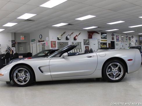 Used 2004 Chevrolet Corvette w/ Preferred Equipment Group image 10