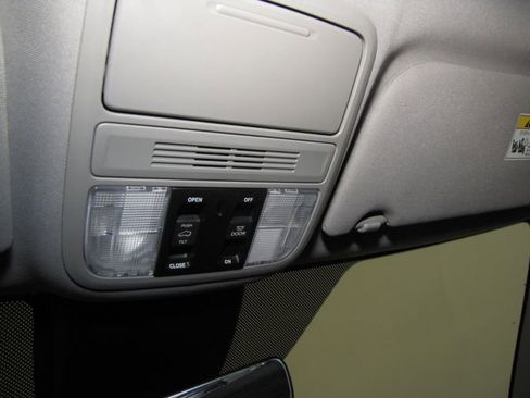 Certified 2023 Honda Odyssey EX-L image 9