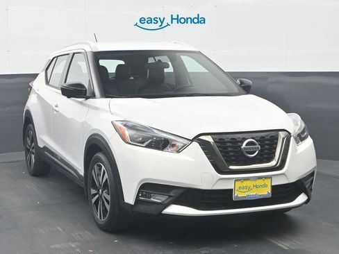Used 2019 Nissan Kicks SR w/ SR Premium Package image 2