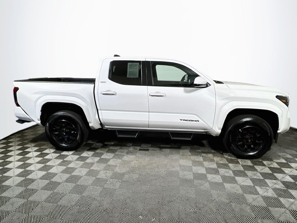 Certified 2025 Toyota Tacoma SR5 AWD/4WD image 8
