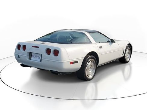 Used 1996 Chevrolet Corvette Coupe RWD image 4