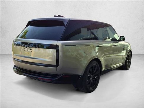 Used 2025 Land Rover Range Rover SE AWD/4WD image 5
