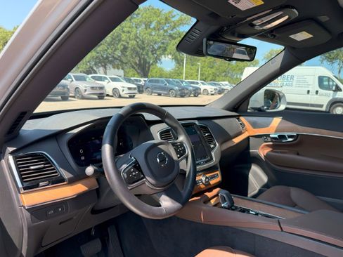 Certified 2025 Volvo XC90 T8 Plus w/ Protection Package Premier image 10