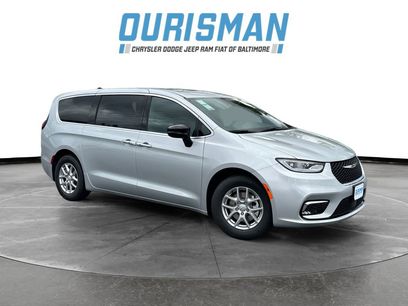New 2026 Chrysler Pacifica Select