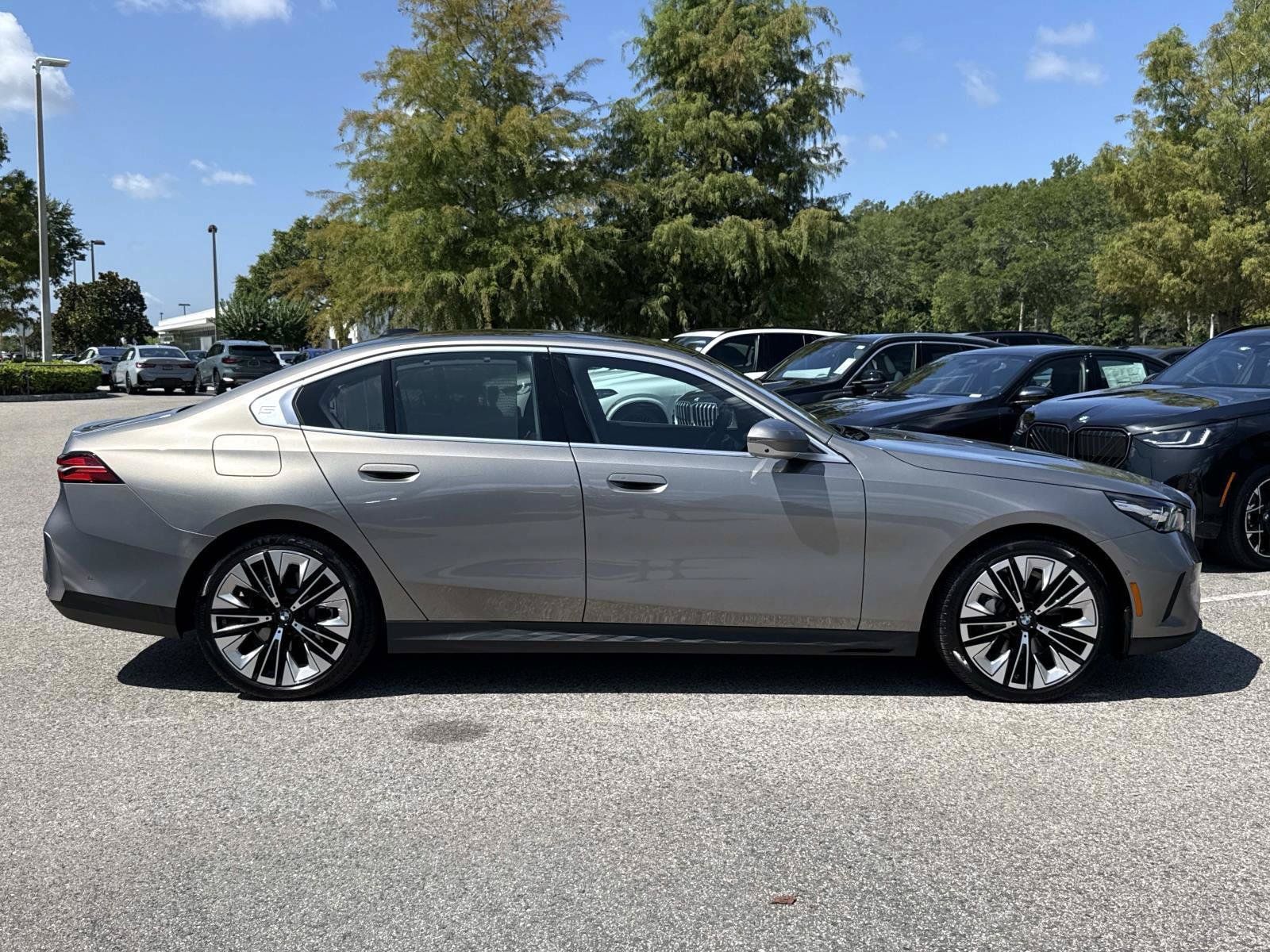 Used 2026 BMW 530i RWD image 2