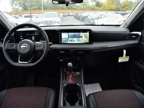 New 2025 Nissan Kicks SR image 8