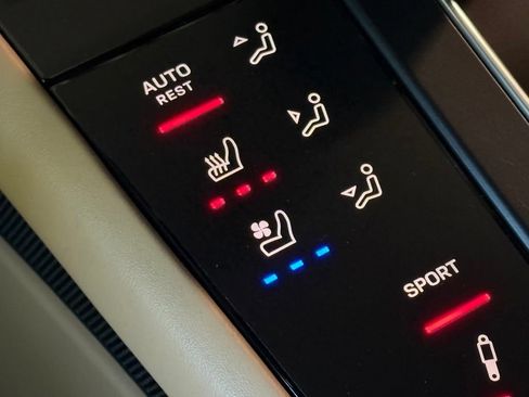 Certified 2023 Porsche Macan S AWD/4WD image 30
