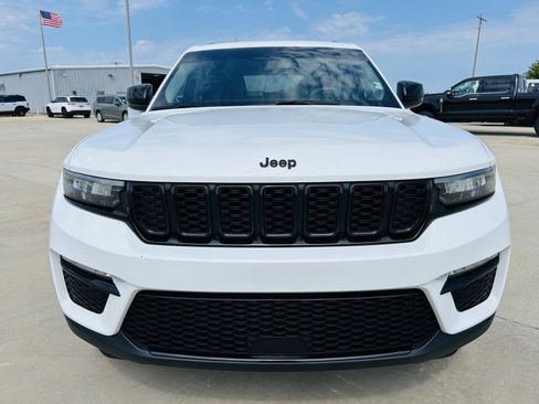 Used 2023 Jeep Grand Cherokee Limited w/ Black Appearance Package AWD/4WD image 36