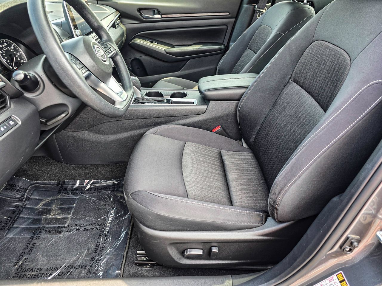 Used 2025 Nissan Altima 2.5 SV FWD image 14