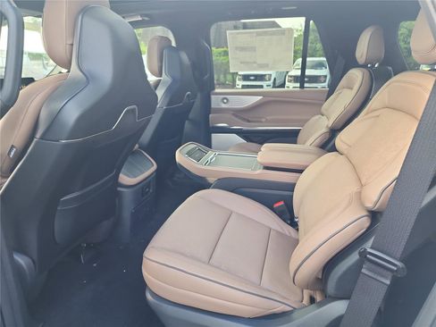 New 2026 Lincoln Navigator Black Label AWD/4WD image 18