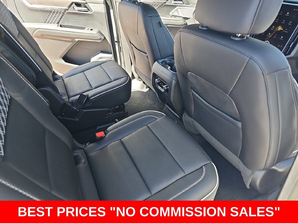 Used 2024 GMC Acadia Denali w/ Super Cruise Package FWD image 11