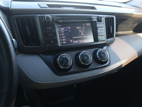 Used 2015 Toyota RAV4 LE image 20