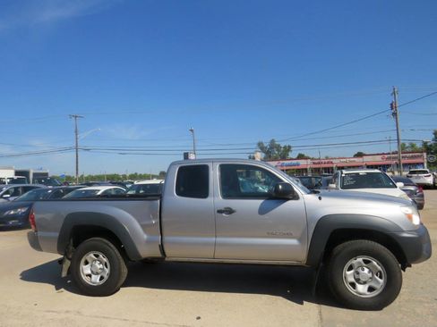 Used 2015 Toyota Tacoma PreRunner w/ Convenience Package RWD image 4