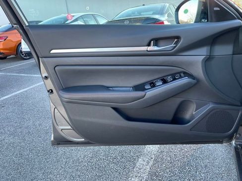 New 2025 Nissan Altima 2.5 SR image 16