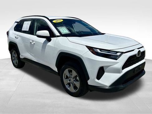 Used 2025 Toyota RAV4 XLE AWD/4WD image 3