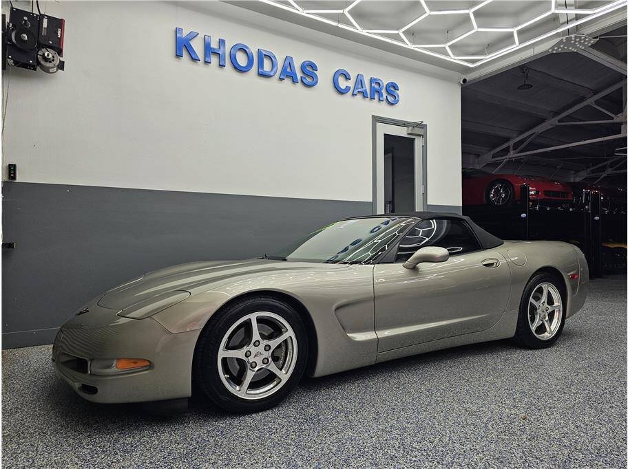 Used 2000 Chevrolet Corvette Convertible w/ Performance Handling Pkg RWD image 2