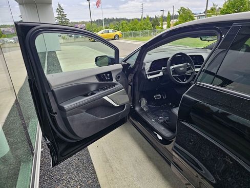 Used 2026 Cadillac Optiq Sport 1 AWD/4WD image 18