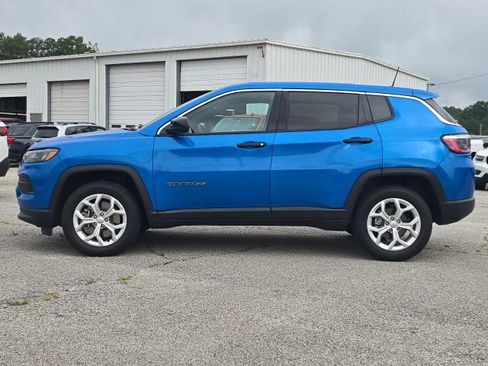 Used 2024 Jeep Compass Sport AWD/4WD image 2