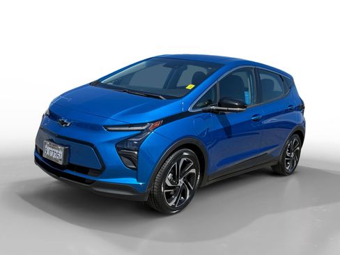 Used 2023 Chevrolet Bolt LT w/ Infotainment Package FWD image 1
