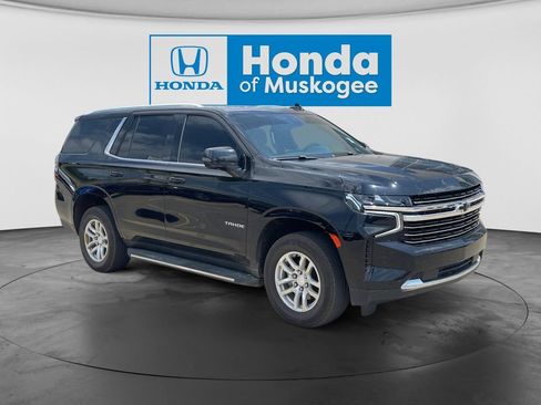 Used 2022 Chevrolet Tahoe LT w/ Luxury Package RWD image 3