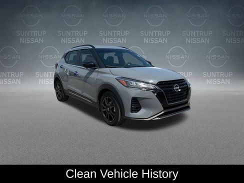Used 2024 Nissan Kicks SR w/ SR Premium Package FWD image 4