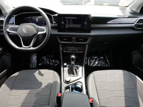 Certified 2025 Volkswagen Taos SE AWD/4WD image 10