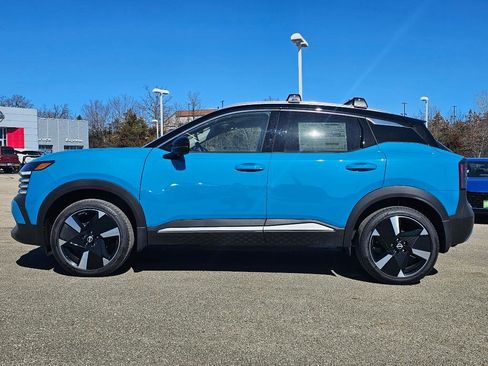 Used 2025 Nissan Kicks SR w/ Illumination Package image 8