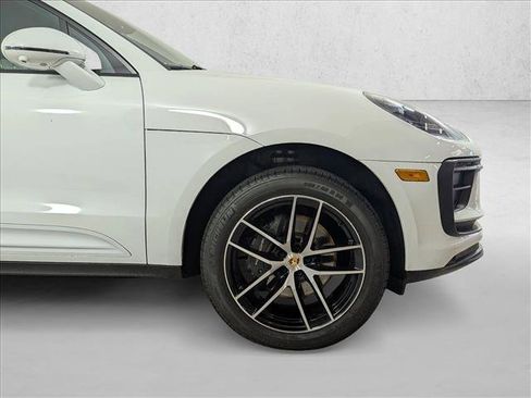 Certified 2025 Porsche Macan image 11