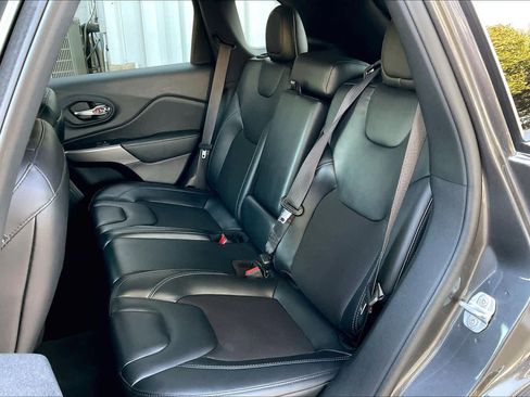 Used 2021 Jeep Cherokee Latitude Plus image 19