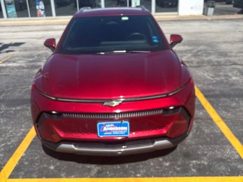 Used 2024 Chevrolet Equinox EV LT FWD image 1