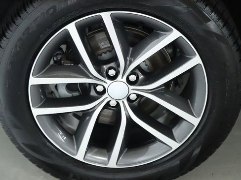 Used 2025 Land Rover Discovery Sport S image 40