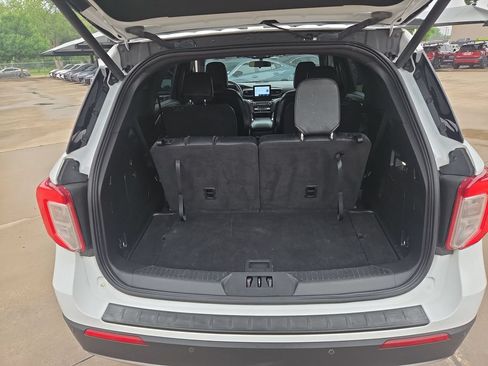 Used 2020 Ford Explorer XLT w/ Equipment Group 202A RWD image 23