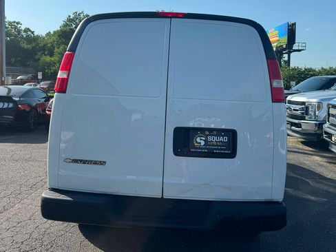 Used 2019 Chevrolet Express 2500 w/ Driver Convenience Package RWD image 4