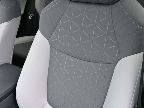 Used 2019 Toyota RAV4 XLE FWD image 12