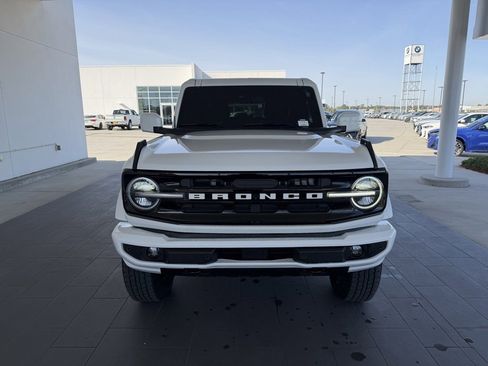 Used 2023 Ford Bronco Outer Banks image 3