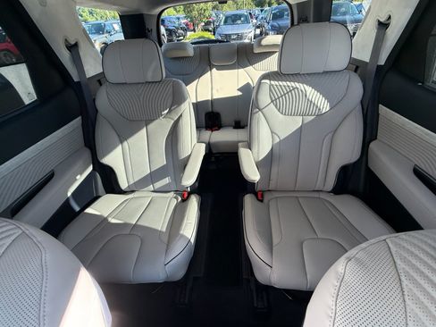 Used 2024 Hyundai Palisade Calligraphy AWD/4WD image 2