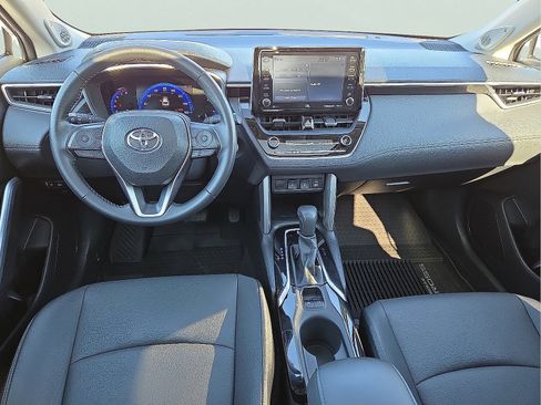 Used 2022 Toyota Corolla Cross XLE image 11