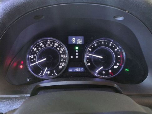 Used 2012 Lexus IS 250C w/ Luxury Pkg image 16