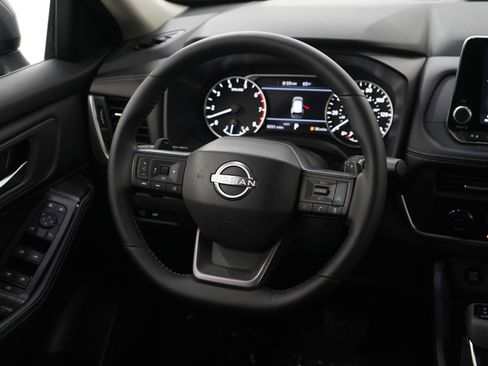 Used 2025 Nissan Rogue SV AWD/4WD image 14